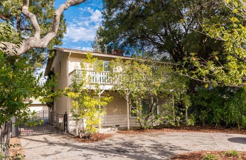 Barron Park House | LA: Spacious + Comfortable in Palo Alto