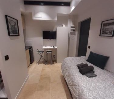 Parchamp–Albert Kahn Apartment | la studette du théâtre