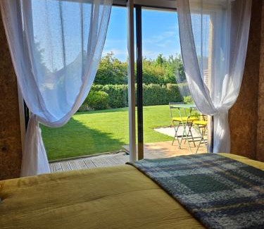 Benouville Bed & Breakfast | La Studette