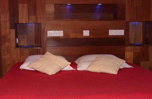 Tremeoc House | La suite du paysan terrasse privative avec salon de jardin et bain de soleil cuisine privé bain à remous privatif plage de sable fin à 7 mn