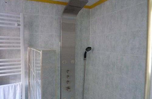 Tremeoc House | La suite du paysan terrasse privative avec salon de jardin et bain de soleil cuisine privé bain à remous privatif plage de sable fin à 7 mn