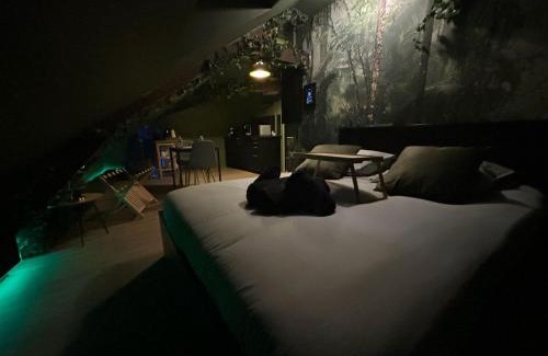 Vertou Apartment | La Suite Jungle - High Tech - NETFLIX - WIFI très Haut Débit