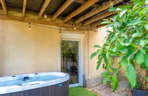 Nancy City Centre Apartment | La Suite Luna, détente et jacuzzi privé à Nancy