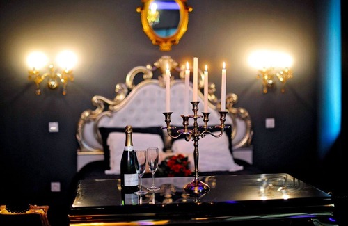 Bourgoin-Jallieu Apartment | La suite Majestueuse/Private XXL spa/Croix de st André/Luminous ambience/Luxury