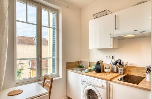 7th Arrondissement Apartment | La Suite Urbaine - Grand studio - proche métro B
