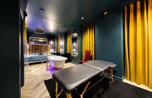 La Celle-sous-Gouzon Apartment | La Suite Versailles freeParking table massage Clim