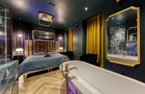 La Celle-sous-Gouzon Apartment | La Suite Versailles freeParking table massage Clim