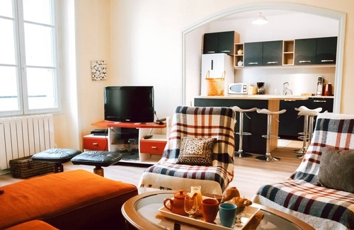 Saint-Nicolas-de-Redon Apartment | La Tanière du Corsaire - Cœur de Ville - Meublé 16 Personnes 120m² 4 Chambres