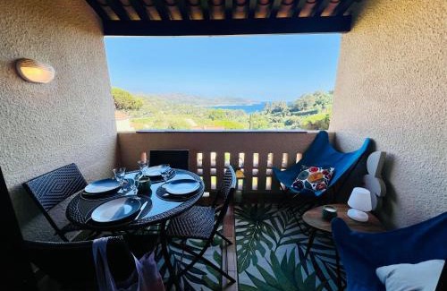 La Croix-Valmer Apartment | La terrasse sur la Mer, appart Gigaro 4 à 6 pers, piscine et plage à pied