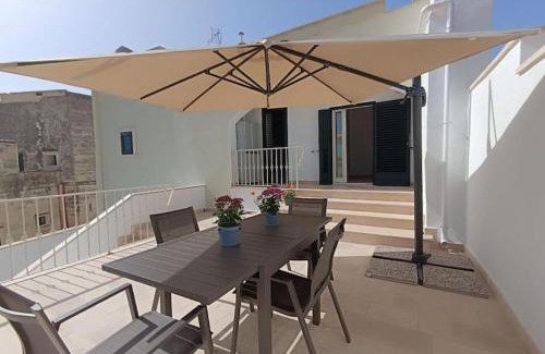 Surano House | La Terrazza, appartamento con terrazzo e solarium