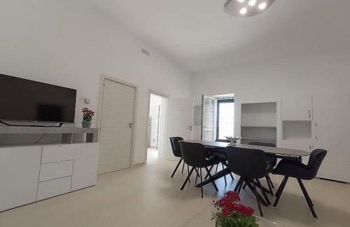 Surano House | La Terrazza, appartamento con terrazzo e solarium