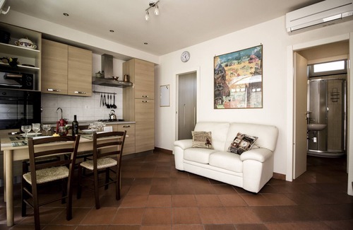 Pisa City Centre Apartment | La Torre Holiday House near the Leaning Tower