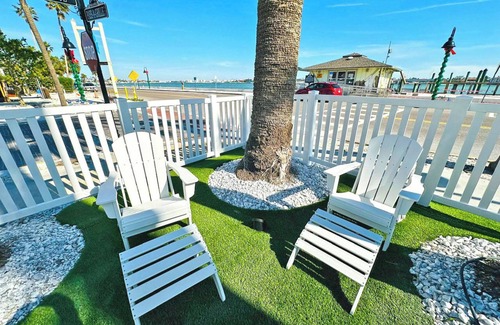 Pass-a-Grille Historic District Apartment | La Tortuga Historic Downtown Pass A Grille St Pete Beach 1