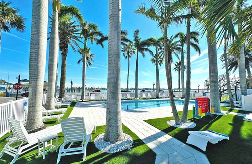 Pass-a-Grille Historic District Apartment | La Tortuga Historic Downtown Pass A Grille St Pete Beach 7