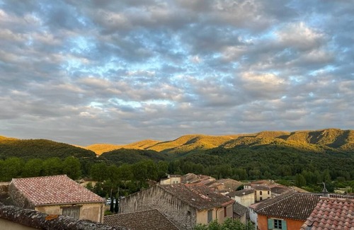 Herepian House | La Tour de L'ange. Entre Montagne et Mer, Gîte Atypique, Maison Renaissance