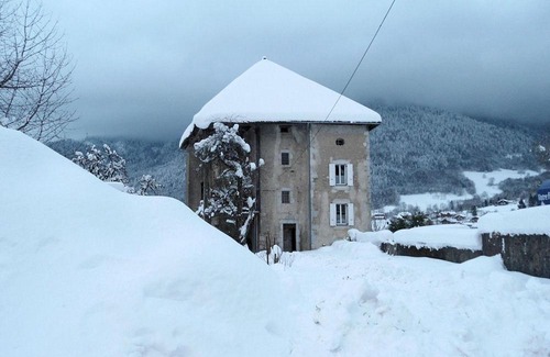 Faverges-Seythenex House | La Tour de Seythenex