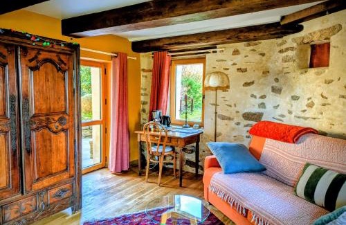 Plozevet Bed & Breakfast | La Tour du Bois Dormant
