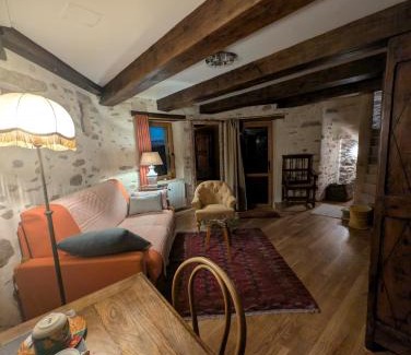 Plozevet Bed & Breakfast | La Tour du Bois Dormant