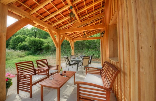 La Chapelle-Aubareil Ski Chalet | La Truite, 2 Bedroomed Chalet with exclusive use of swimming pool, Dordogne