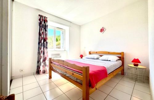 Meyras Apartment | La Vallée Appartement 30 - Thermes Neyras les Bains