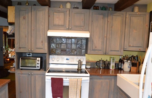 Saint-Etienne-De-Bolto Cottage | La vallée magique, grande maison familiale et rustique avec sauna.