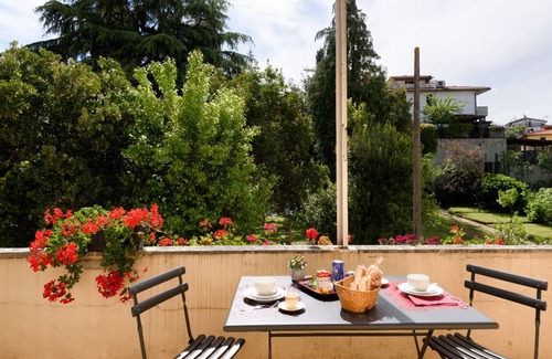 Cavriglia House | La Vecchia Posta: Great Base for Chianti & Art Cities | Red Bedroom & 2 baths