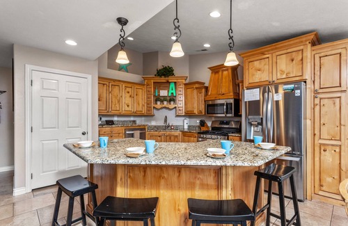 La Verkin House | La Verkin 153 | Private Pool, Spacious Backyard, Game Room, and Near Zion National Park
