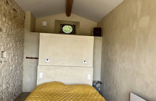 Bonnieux Bed & Breakfast | La Verrière, Très Jolie Chambre Indépendante Avec Courette Abritée