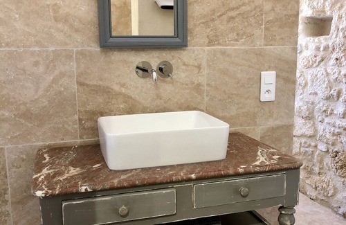 Bonnieux Bed & Breakfast | La Verrière, Très Jolie Chambre Indépendante Avec Courette Abritée