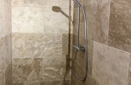 Bonnieux Bed & Breakfast | La Verrière, Très Jolie Chambre Indépendante Avec Courette Abritée