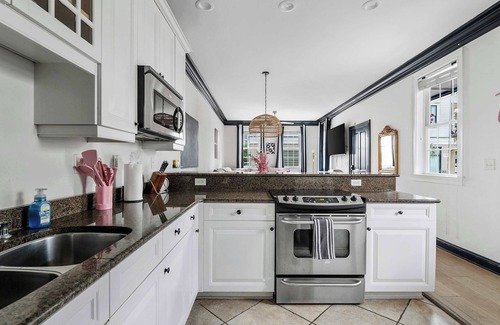 Cannonborough Elliotborough Apartment | La Vie en Rose | 3bd Downtown Chic House