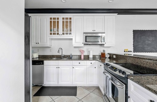 Cannonborough Elliotborough Apartment | La Vie en Rose | 3bd Downtown Chic House