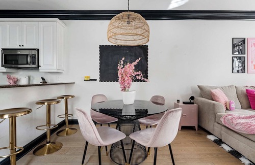 Cannonborough Elliotborough Apartment | La Vie en Rose | 3bd Downtown Chic House