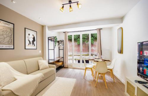 Barentin Apartment | La Vie en Rose