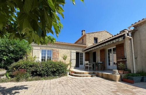 Entraigues-sur-la-Sorgue Villa | LA Villa "eden Bleu"