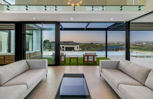 Knysna Villa | La Villa at Pezula