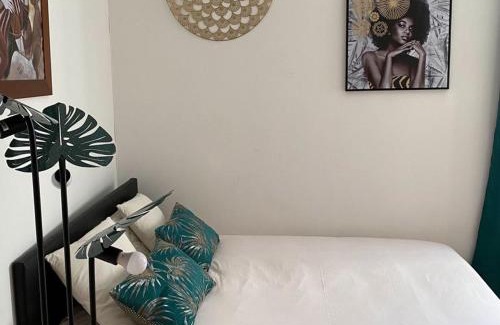 Sainte-Suzanne Bed & Breakfast | La Villa d'Elyas