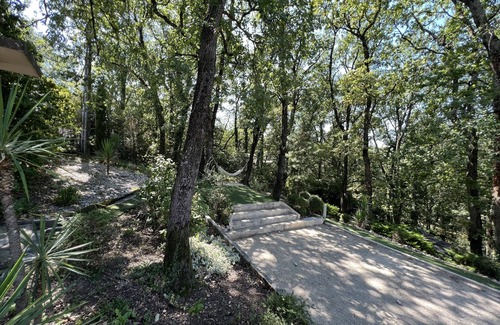 Chateauneuf-du-Rhone Villa | La Villa des Chênes, en Forêt Avec Piscine Privée