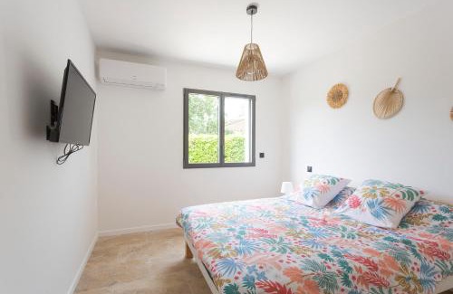Saint-Victor-la-Coste House | La Villa d'Angèle - Villa climatisée avec piscine