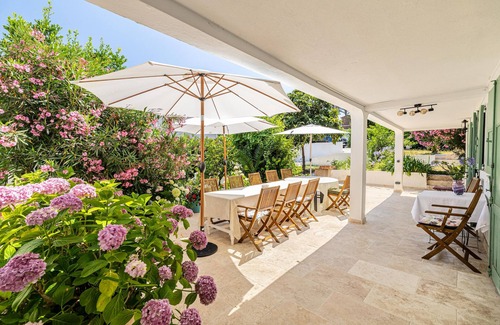 Cannes City Centre Villa | La Villa des Fleurs duplex avec jardin et piscine