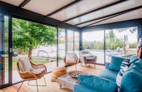 Bourgenay Villa | "LA VILLA DES HAUTES MER" Villa 4 étoiles, 10 personnes, piscine privée chauffée, parc arboré, proche plage et marais