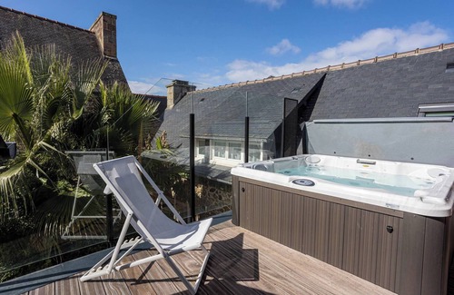 Perros-Guirec Villa | La villa du port · La villa du port - pool and spa
