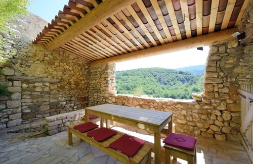 Oppedette House | La villa du Tilleul, authentic Luberon gîte with swimming pool