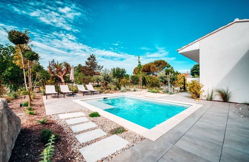 L'Isle-sur-la-Sorgue Villa | La Villa Nirvana Pop Art