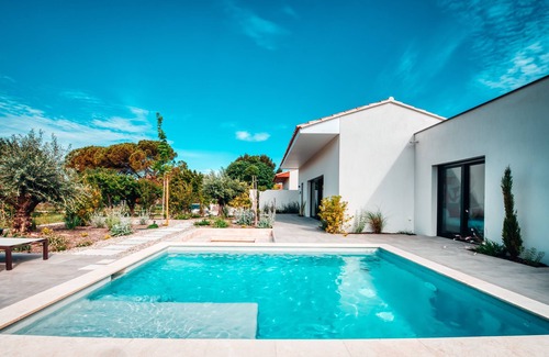 L'Isle-sur-la-Sorgue Villa | La Villa Nirvana Pop Art