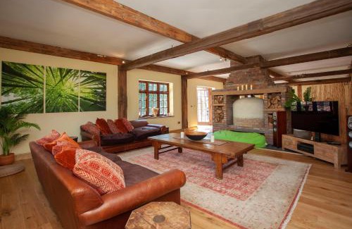 Olveston Villa | La Villa Olli -Natural pool & Jacuzzi