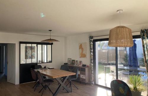 Marcheprime House | La Villa Omaha YourHostHelper