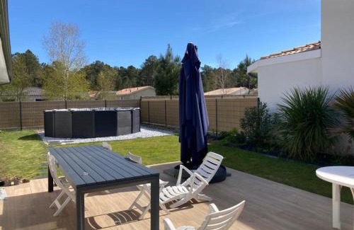 Marcheprime House | La Villa Omaha YourHostHelper