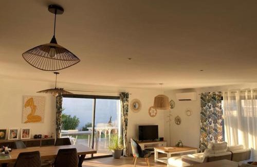 Marcheprime House | La Villa Omaha YourHostHelper