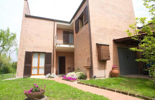 Migliarino House | La villetta d' angolo